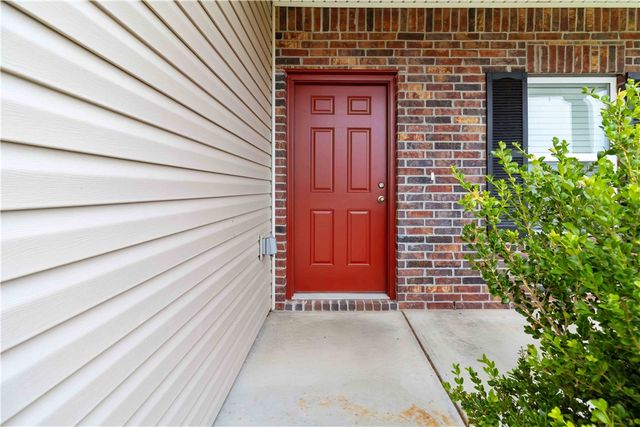 4600 W Hoover Loop, Fayetteville, AR 72704