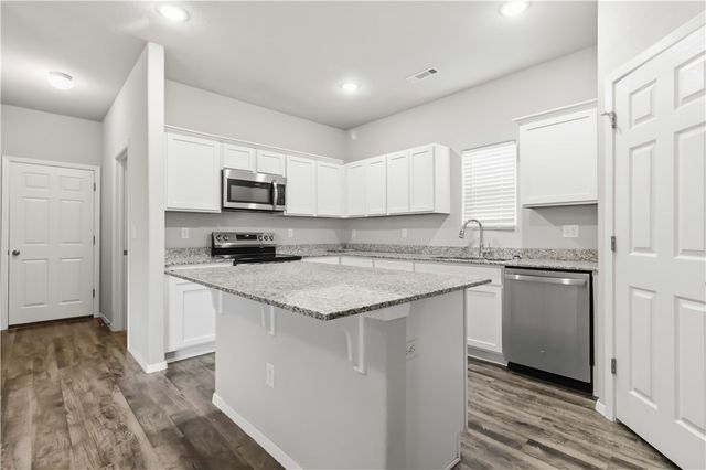 4600 W Hoover Loop, Fayetteville, AR 72704