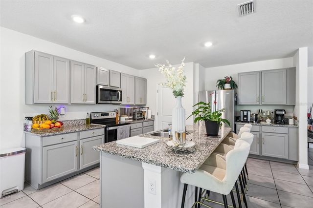 18 HICKORY COURSE DRIVE, Ocala, FL 34472