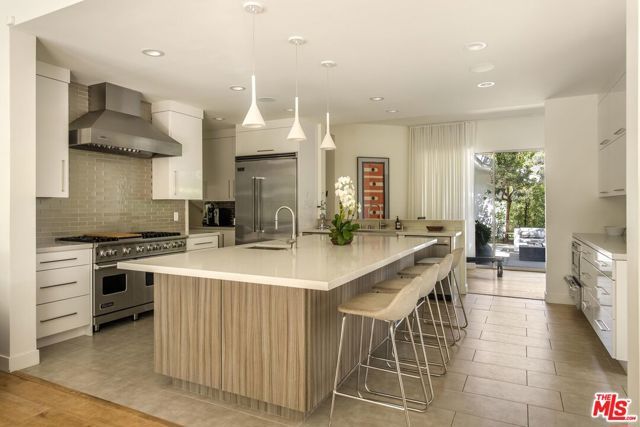 3833 Hayvenhurst Drive, Encino (los Angeles), CA 91436