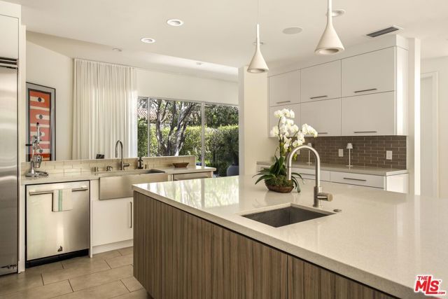 3833 Hayvenhurst Drive, Encino (los Angeles), CA 91436