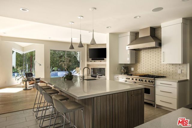 3833 Hayvenhurst Drive, Encino (los Angeles), CA 91436