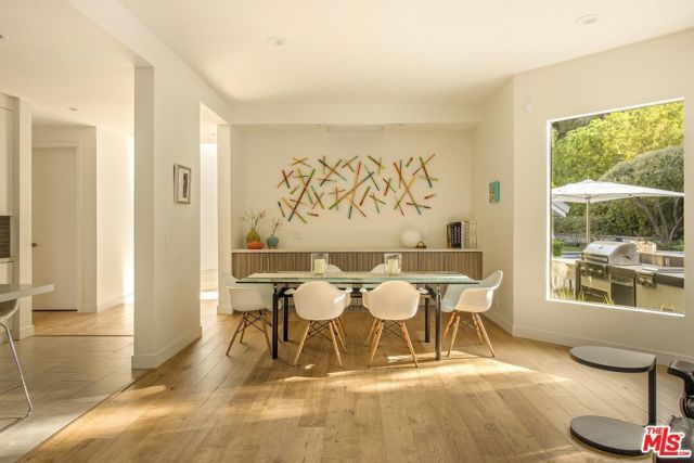 3833 Hayvenhurst Drive, Encino (los Angeles), CA 91436