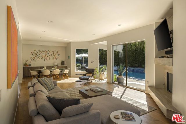 3833 Hayvenhurst Drive, Encino (los Angeles), CA 91436