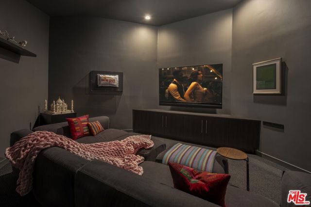 3833 Hayvenhurst Drive, Encino (los Angeles), CA 91436