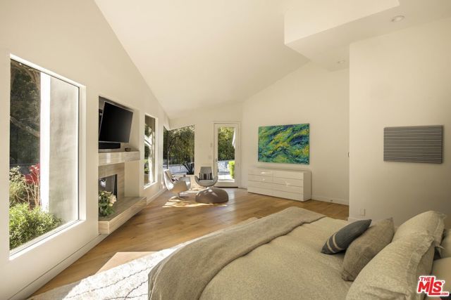 3833 Hayvenhurst Drive, Encino (los Angeles), CA 91436