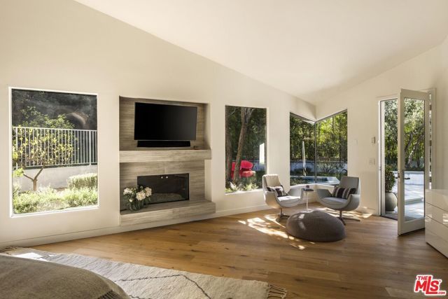 3833 Hayvenhurst Drive, Encino (los Angeles), CA 91436