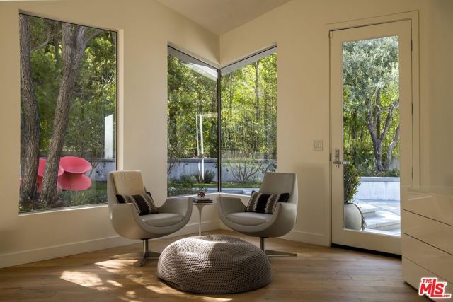 3833 Hayvenhurst Drive, Encino (los Angeles), CA 91436