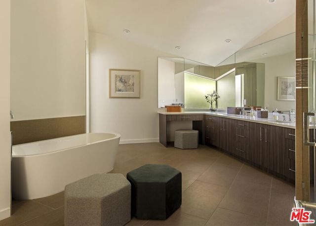 3833 Hayvenhurst Drive, Encino (los Angeles), CA 91436