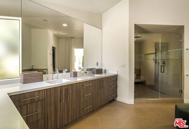 3833 Hayvenhurst Drive, Encino (los Angeles), CA 91436