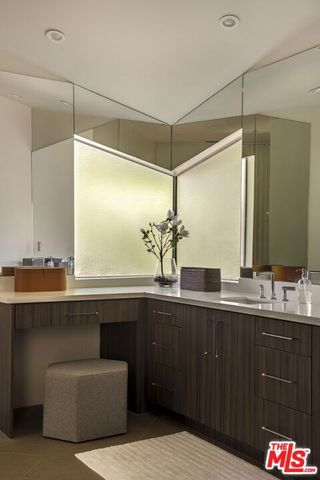 3833 Hayvenhurst Drive, Encino (los Angeles), CA 91436