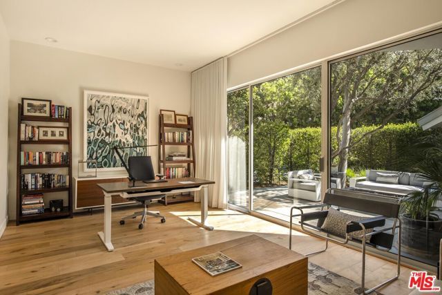 3833 Hayvenhurst Drive, Encino (los Angeles), CA 91436