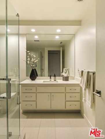 3833 Hayvenhurst Drive, Encino (los Angeles), CA 91436