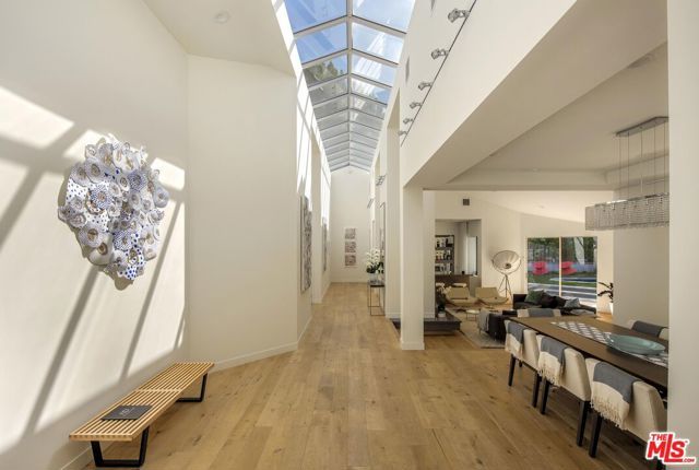 3833 Hayvenhurst Drive, Encino (los Angeles), CA 91436