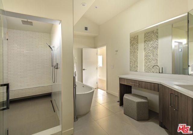 3833 Hayvenhurst Drive, Encino (los Angeles), CA 91436