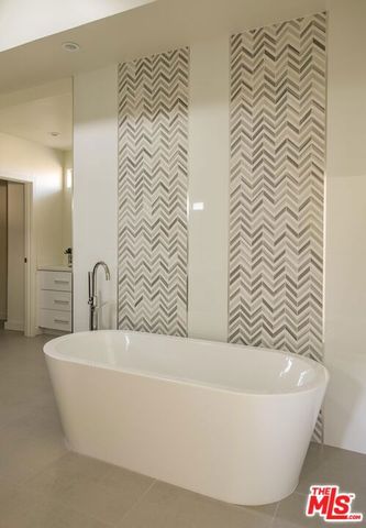 3833 Hayvenhurst Drive, Encino (los Angeles), CA 91436