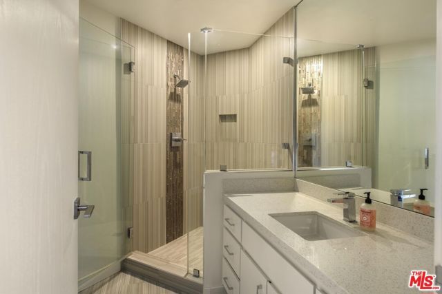 3833 Hayvenhurst Drive, Encino (los Angeles), CA 91436