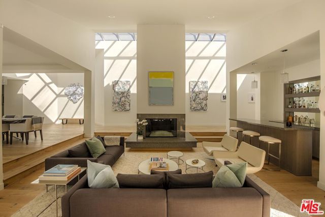 3833 Hayvenhurst Drive, Encino (los Angeles), CA 91436