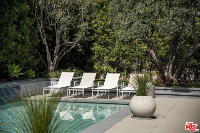 3833 Hayvenhurst Drive, Encino (los Angeles), CA 91436