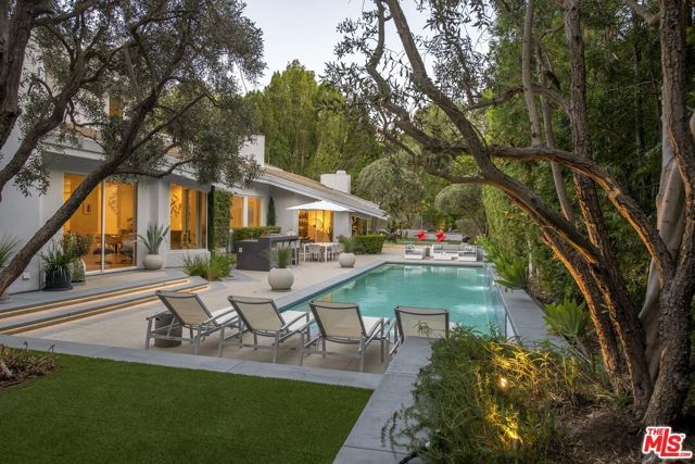 3833 Hayvenhurst Drive, Encino (los Angeles), CA 91436