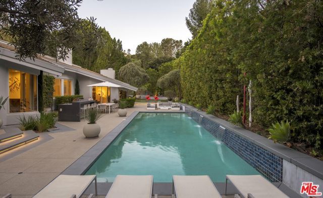 3833 Hayvenhurst Drive, Encino (los Angeles), CA 91436