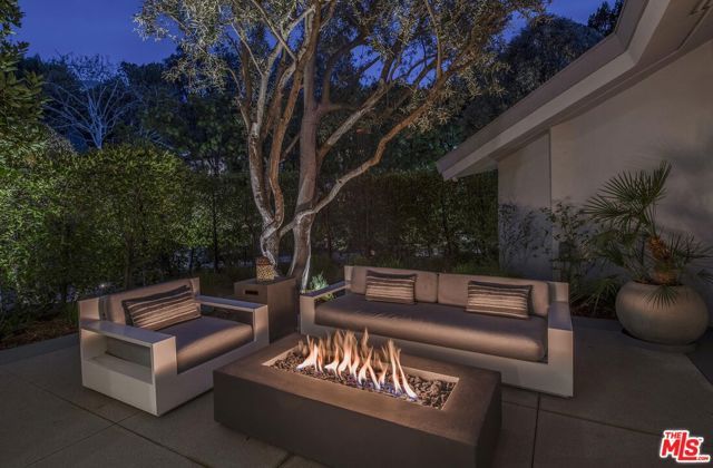 3833 Hayvenhurst Drive, Encino (los Angeles), CA 91436