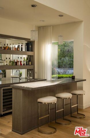 3833 Hayvenhurst Drive, Encino (los Angeles), CA 91436