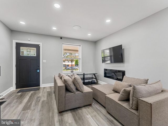 1226 W 9TH ST, Chester, PA 19013