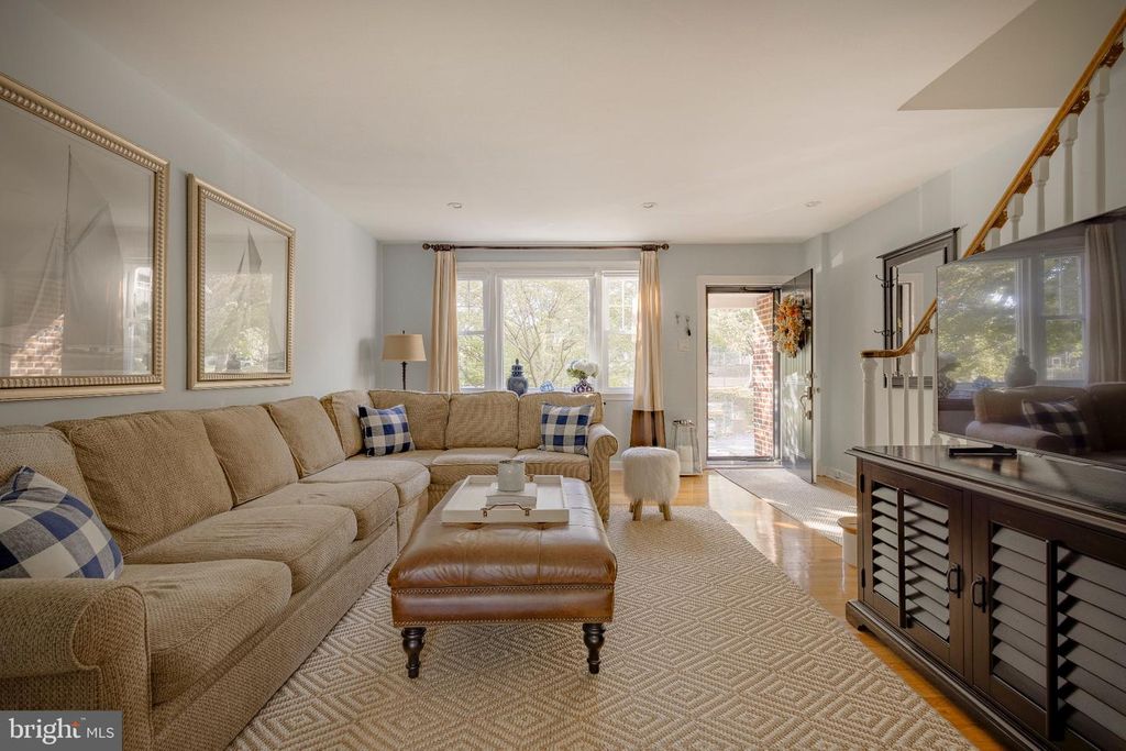 8047 WINSTON RD, PHILADELPHIA, PA 19118 — photo 2