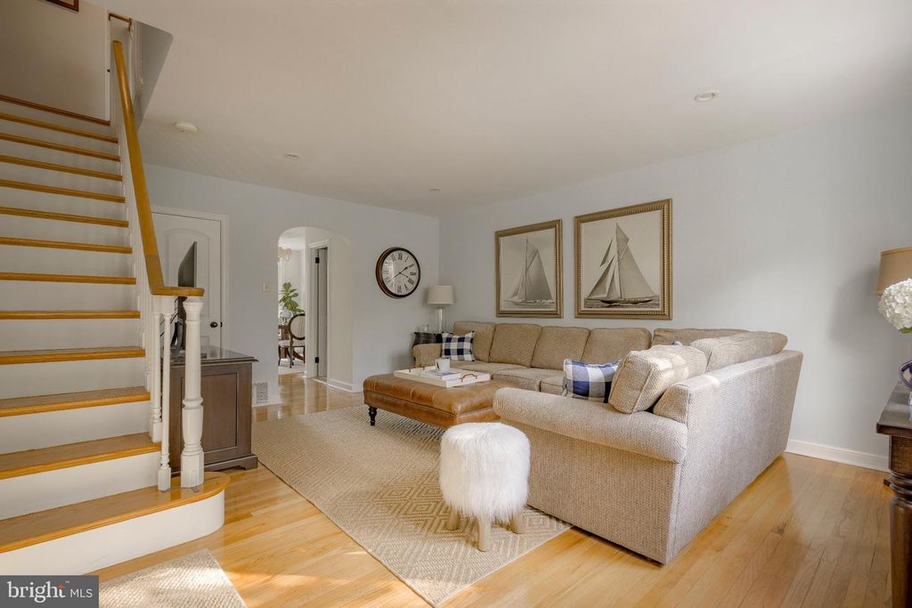 8047 WINSTON RD, PHILADELPHIA, PA 19118 — photo 3