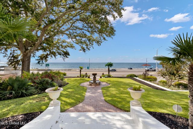 1016 Beach Boulevard, Biloxi, MS 39530