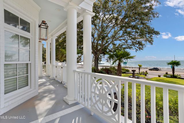 1016 Beach Boulevard, Biloxi, MS 39530