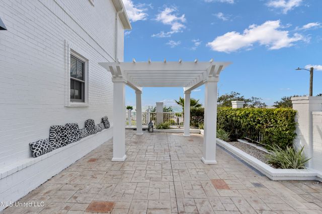 1016 Beach Boulevard, Biloxi, MS 39530