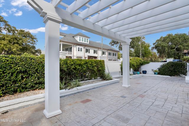 1016 Beach Boulevard, Biloxi, MS 39530