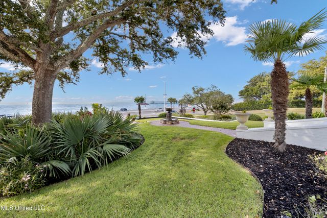 1016 Beach Boulevard, Biloxi, MS 39530