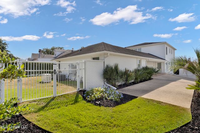 1016 Beach Boulevard, Biloxi, MS 39530