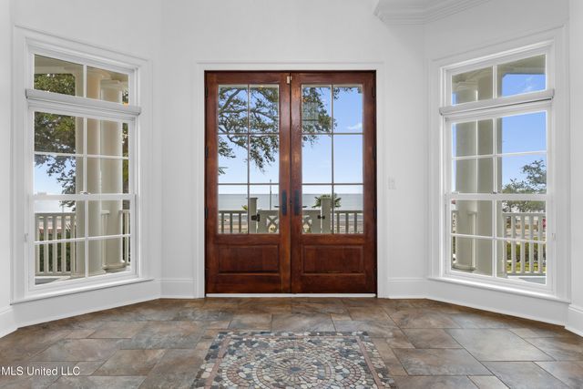 1016 Beach Boulevard, Biloxi, MS 39530