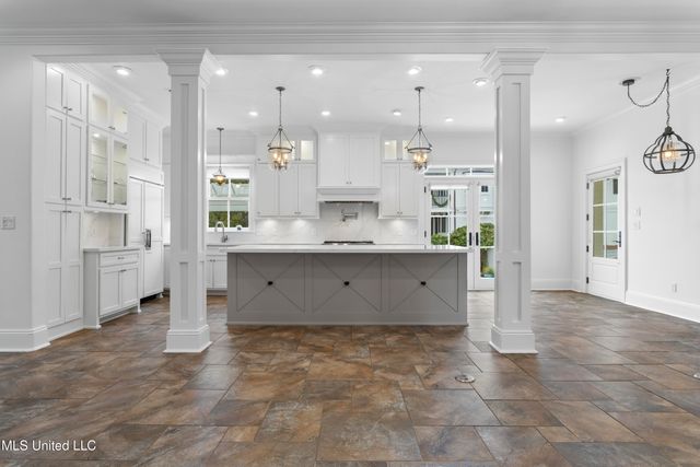 1016 Beach Boulevard, Biloxi, MS 39530