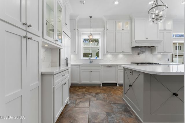 1016 Beach Boulevard, Biloxi, MS 39530