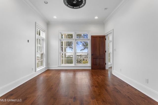 1016 Beach Boulevard, Biloxi, MS 39530