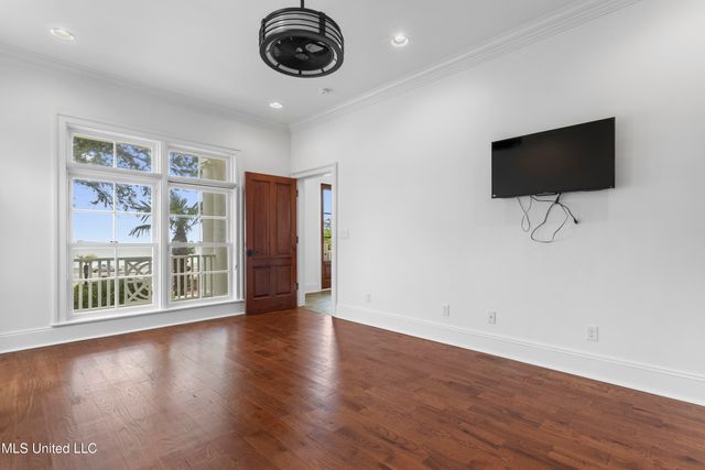 1016 Beach Boulevard, Biloxi, MS 39530