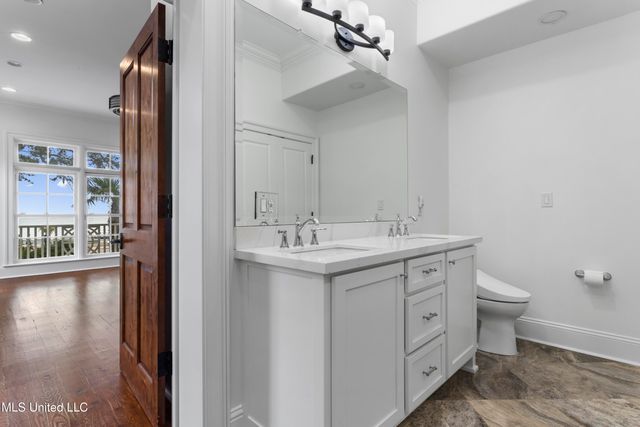 1016 Beach Boulevard, Biloxi, MS 39530