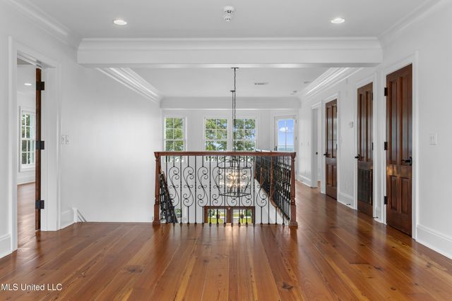 1016 Beach Boulevard, Biloxi, MS 39530