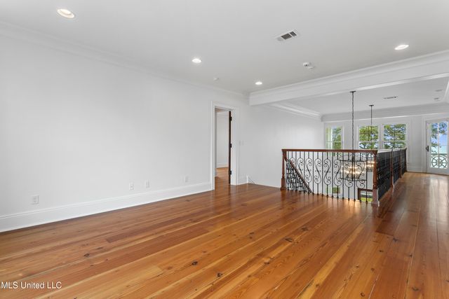 1016 Beach Boulevard, Biloxi, MS 39530