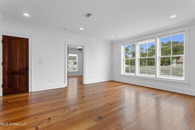 1016 Beach Boulevard, Biloxi, MS 39530