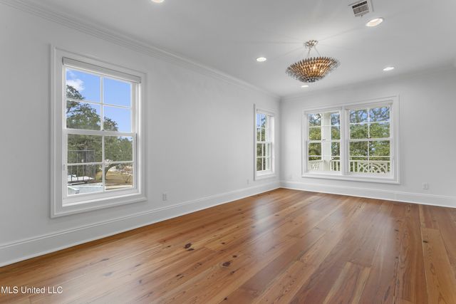 1016 Beach Boulevard, Biloxi, MS 39530