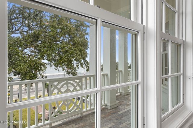 1016 Beach Boulevard, Biloxi, MS 39530