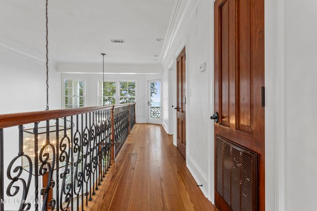 1016 Beach Boulevard, Biloxi, MS 39530