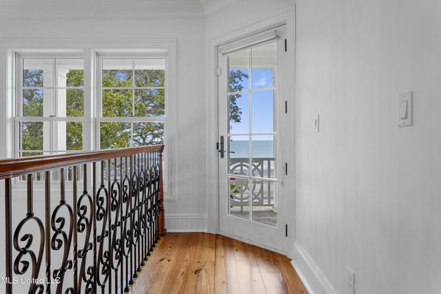 1016 Beach Boulevard, Biloxi, MS 39530