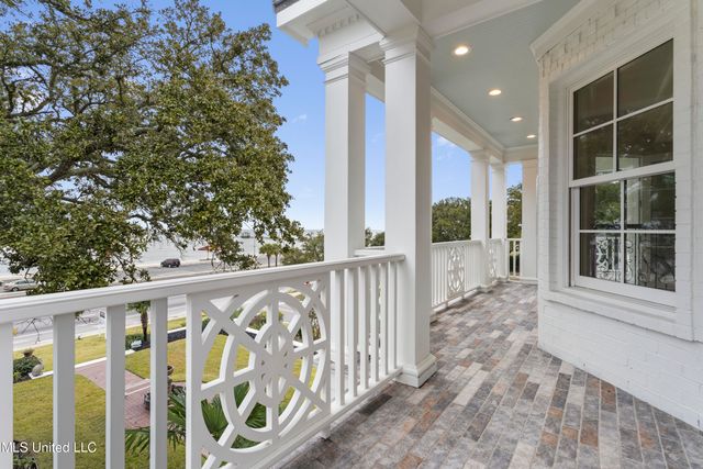 1016 Beach Boulevard, Biloxi, MS 39530